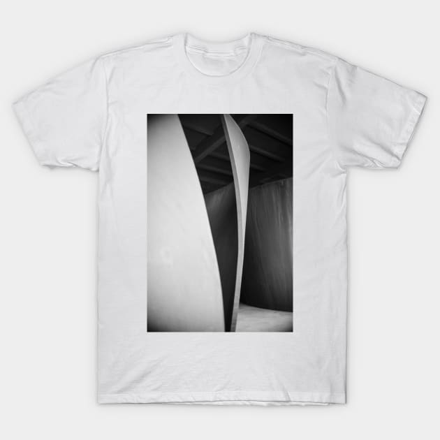 Richard Serra T-Shirt by cubo